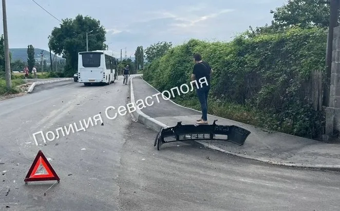 В Севастополе столкнулись иномарка и рейсовый автобус 