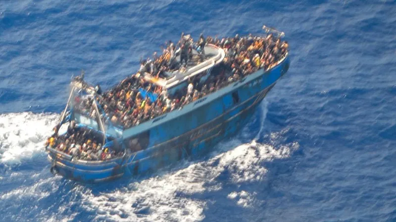 Лодка превратилась в «плавучий гроб», погибли сотни человек