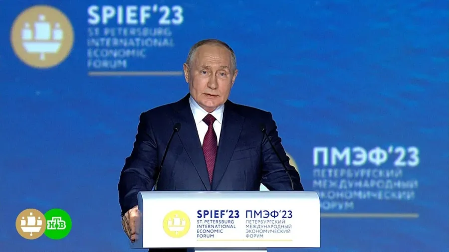 Путин: с 1 января 2024 года МРОТ увеличат на 18,5%