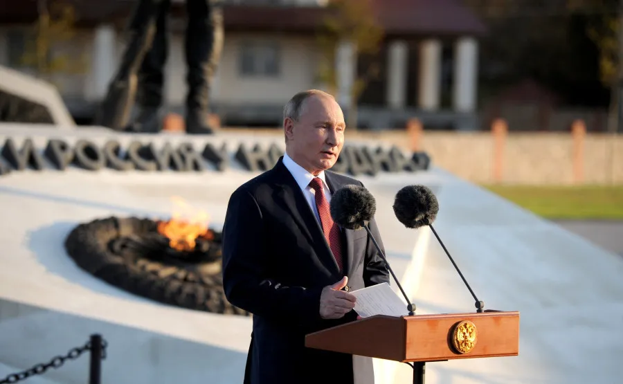 Путин поручил создать в Севастополе центр производства беспилотников 