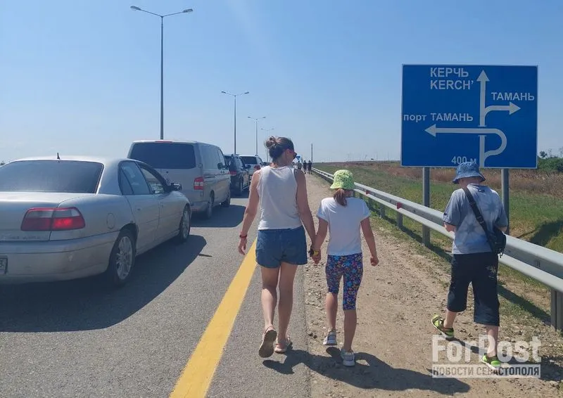 Испытано на себе: как туристы проходят досмотр на Крымском мосту