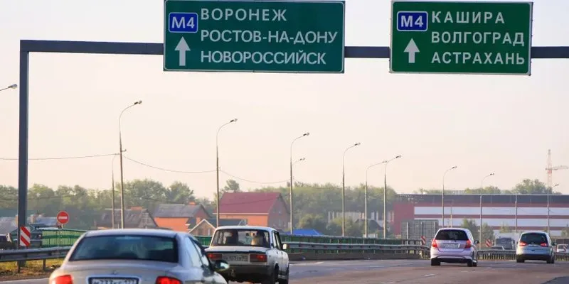 Воронежские власти просят не пользоваться трассой М-4 "Дон" из-за военной колонны