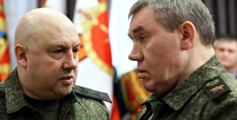 Раскрыт статус генералов Герасимова и Суровикина в командовании СВО