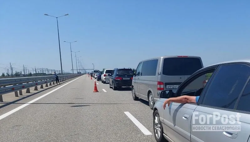Что делать туристам, оказавшимся с обеих сторон Крымского моста