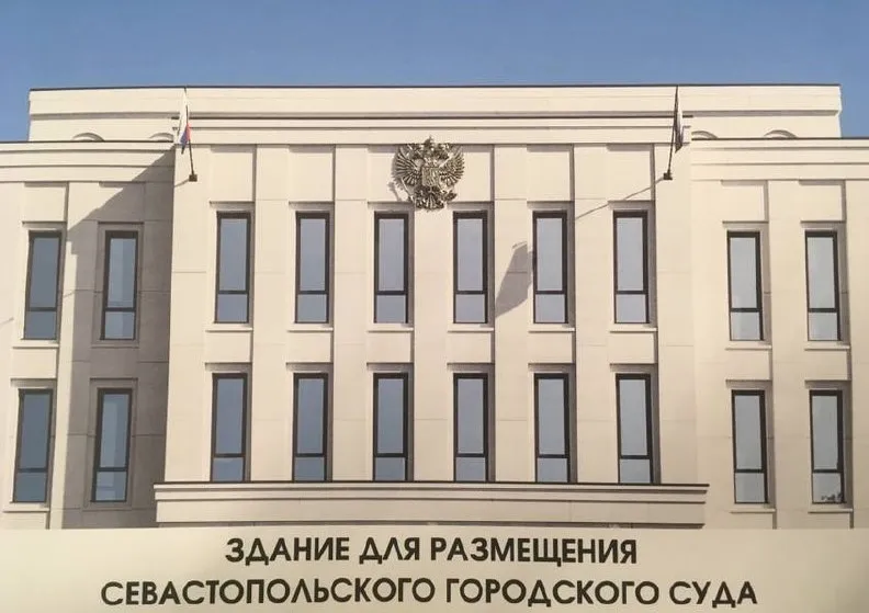 Севастопольский судейский квартал оденут в белое