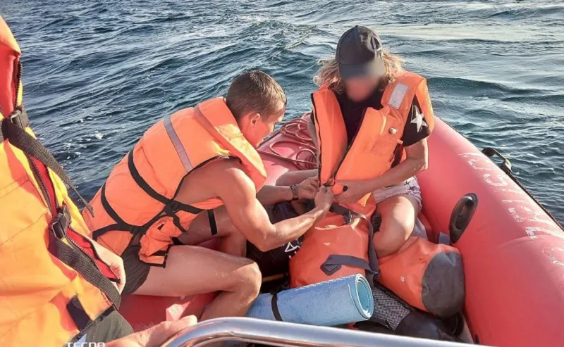 В Крыму дважды за сутки спасали унесённых в открытое море