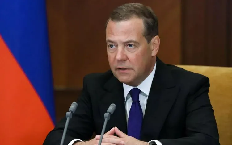 Медведев отреагировал на слова президента Польши о дешевой борьбе