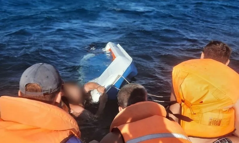 Крымские спасатели случайно спасли потерпевших кораблекрушение в море