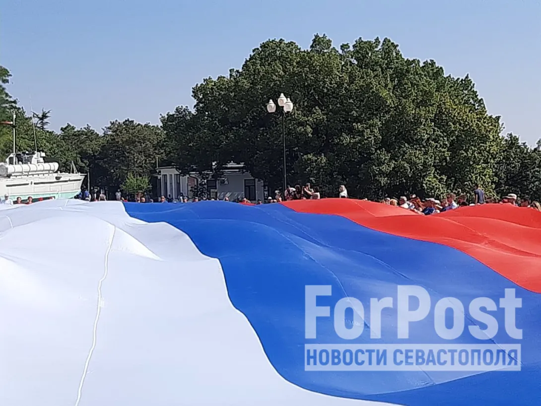 Как в Севастополе отмечают День Государственного флага России