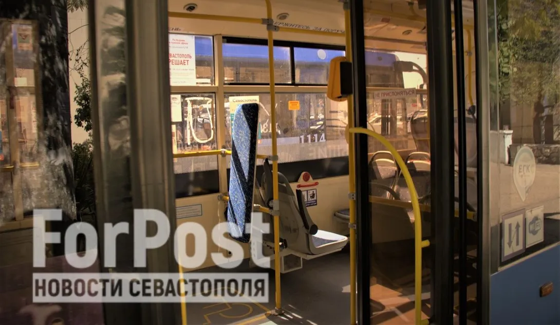 В Севастополе агрессивная пенсионерка напала на пассажиров автобуса
