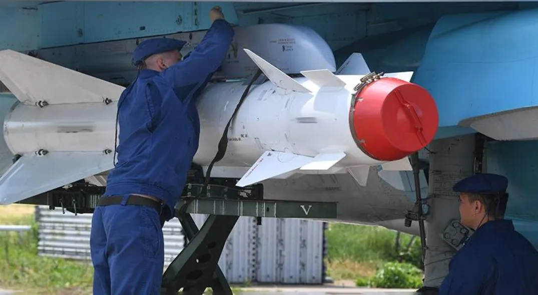ВС РФ ударили высокоточным оружием по аэродрому в Киевской области