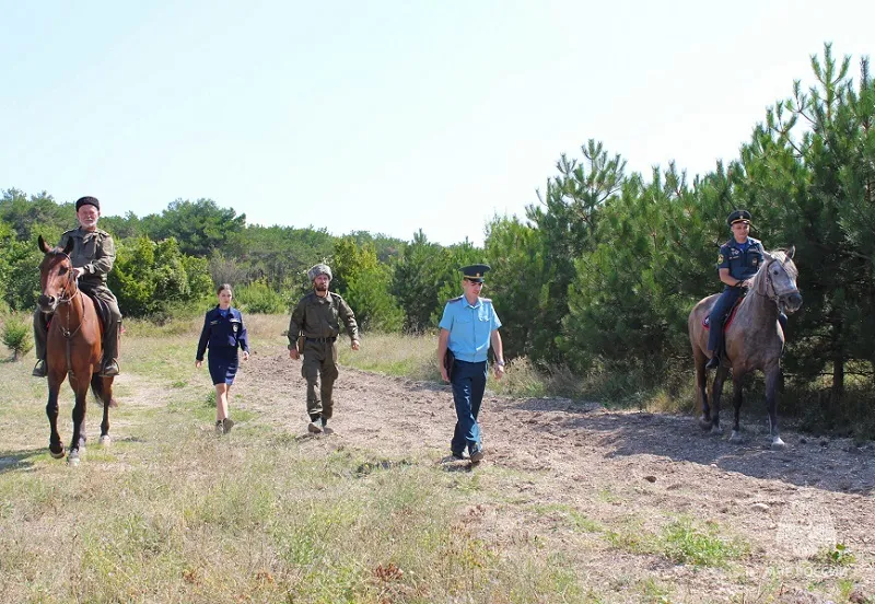 Севастопольские спасатели вслед за полицейскими сели на лошадей