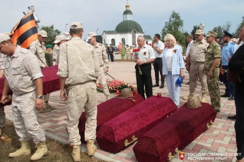 Несколько сотен донецких бойцов перезахоронили на востоке Крыма