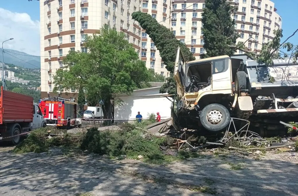 Жителя Севастополя будут судить в Ялте за погром на грузовике с бетоном 