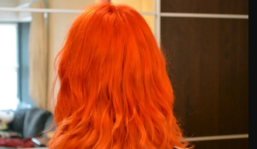 Рыжие волосы школьницы возмутили директора севастопольской школы 