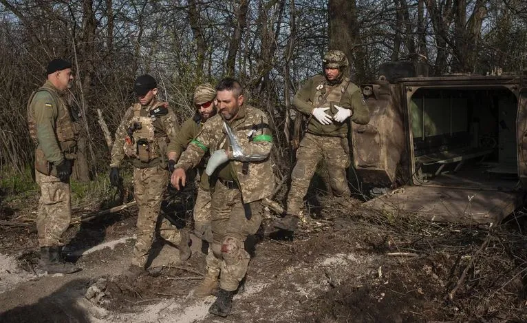 Везде потери. В Киеве забили тревогу из-за катастрофы на фронте