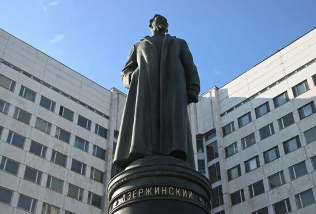 В Москве вернули памятник «чекисту номер один» Дзержинскому
