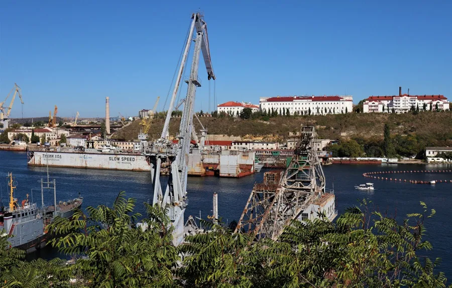 Сотрудники морского завода в Севастополе не пострадали из-за ракетного удара Украины
