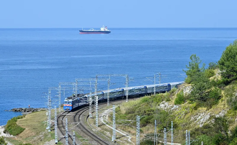 В Крым пустят поезд-дублёр из Адлера