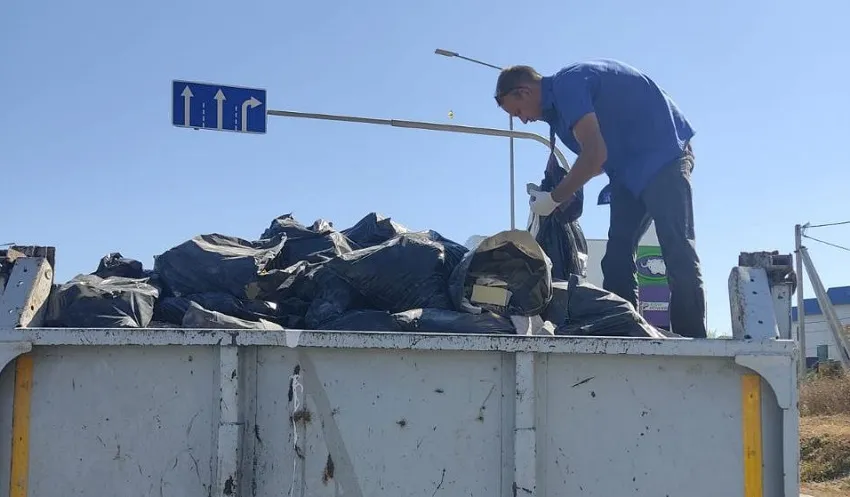 В Севастополе задержали грузовик со стройотходами 