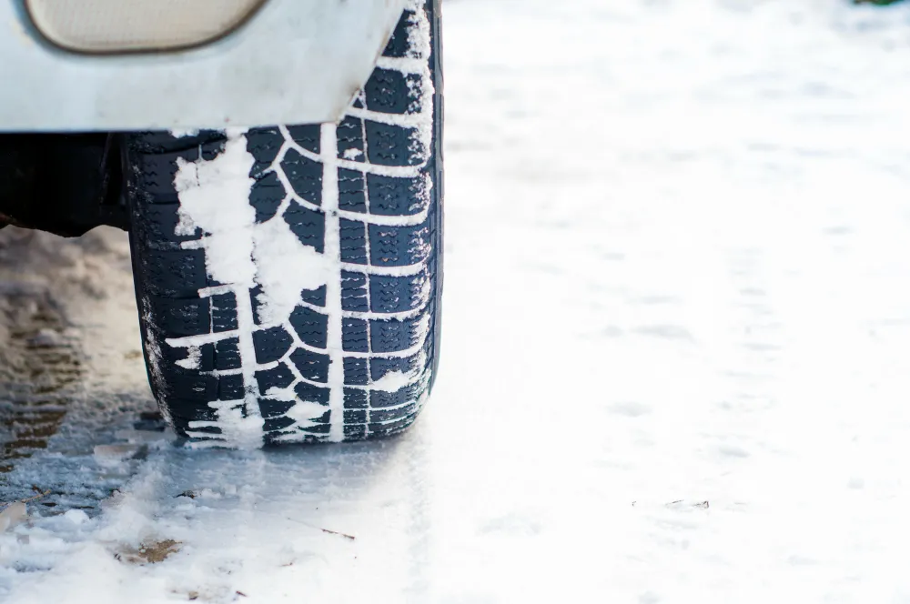 Зима близко: автовладельцы переживают за зимние шины