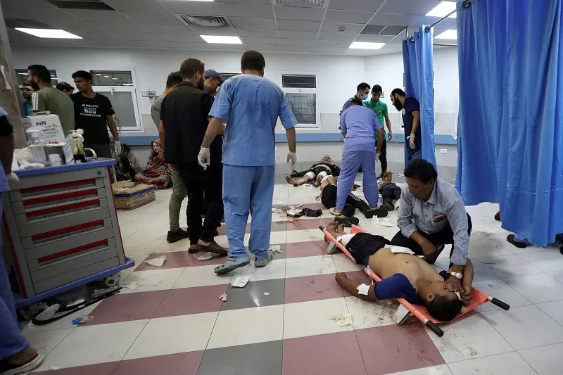 Сотни человек погибли после удара по больнице в Газе: как отреагировали в мире