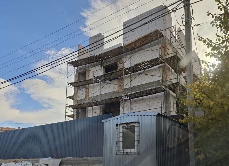 В Севастополе частные дома продолжают перерастать в многоэтажки