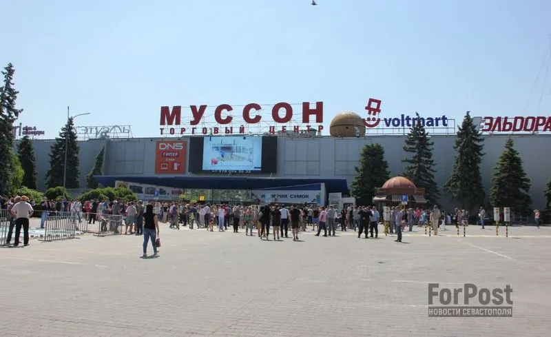 Украина взяла за правило мешать севастопольскому шопингу 