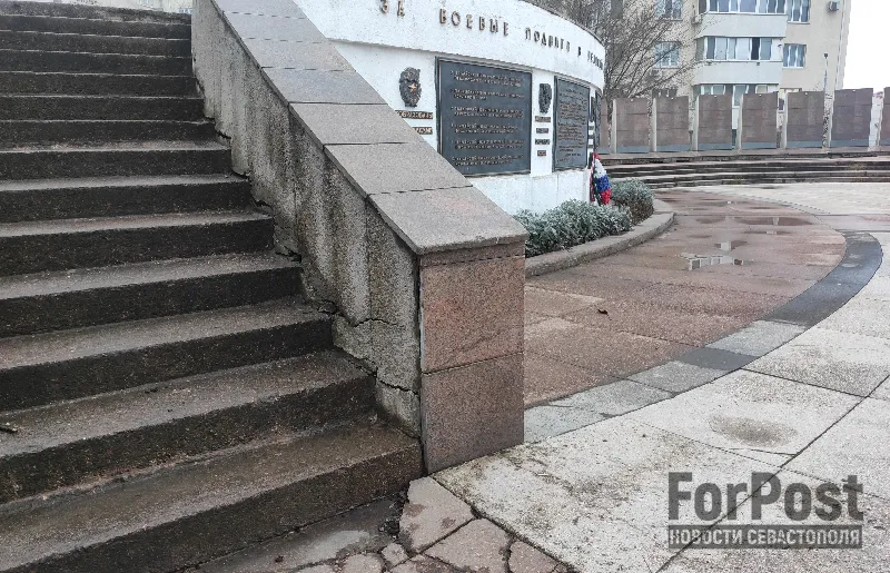 Севастополь дождался реставрации разрушающегося памятника авиаторам-черноморцам 