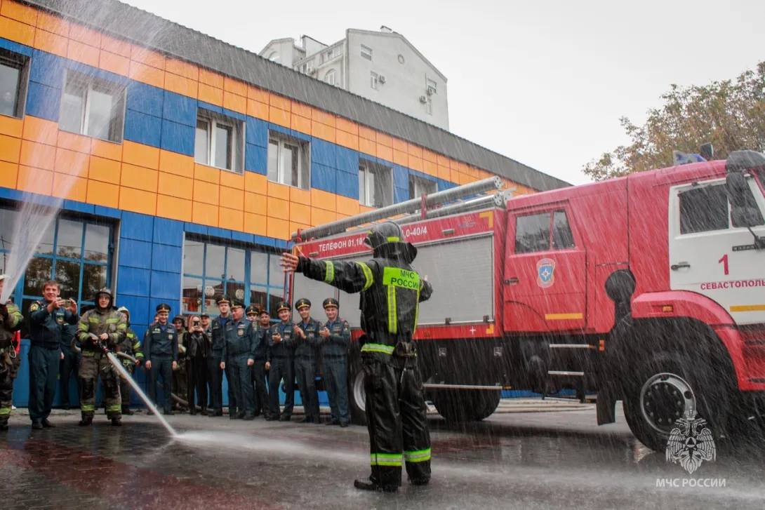 Как в Севастополе провожают на пенсию огнеборцев 