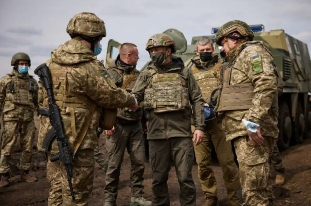 Госрезерв Украины избавится от запасов шапок-ушанок и просроченного зерна