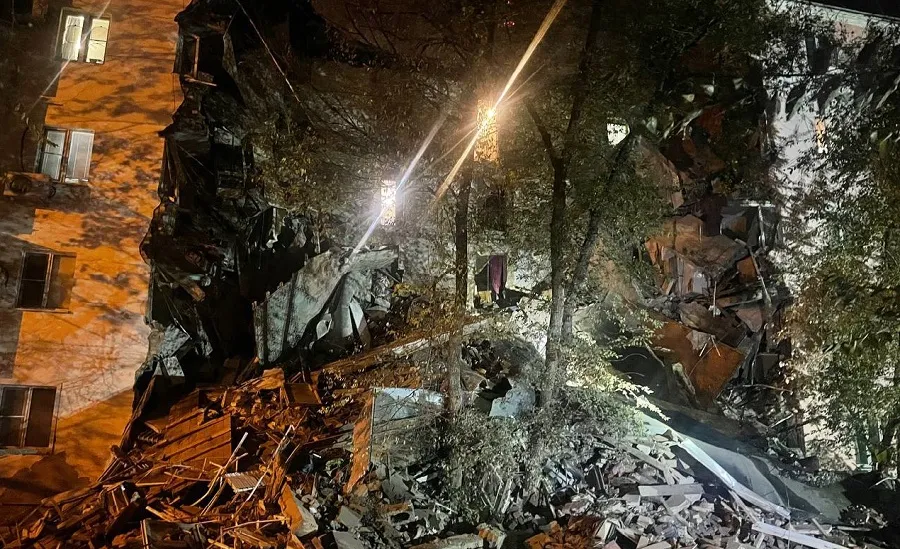 Два подъезда дома рухнули в Астрахани — что произошло перед ЧП
