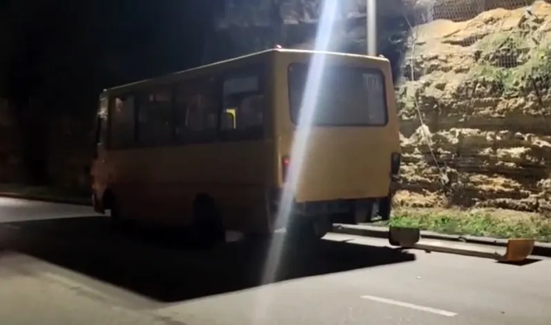 В Севастополе легковушка догнала пассажирский автобус
