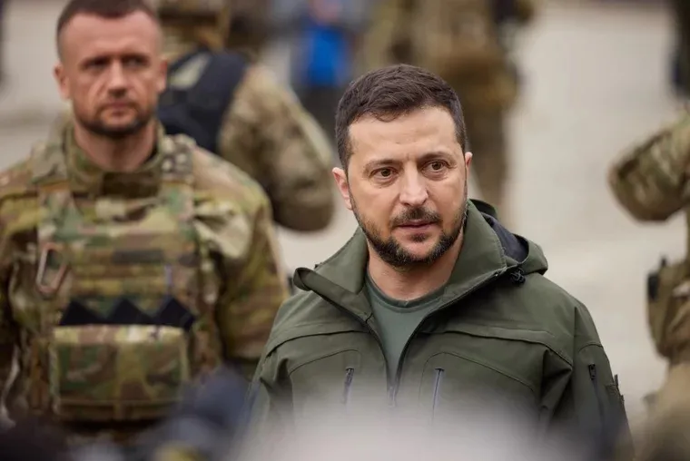 Зеленский перешел к созданию обороны от Донбасса до Западной Украины