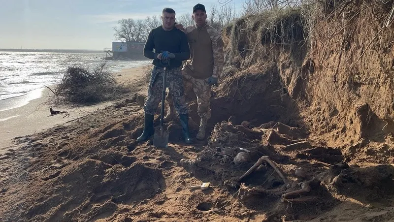 Крымчанин в день своего рождения нашёл дюжину скелетов на пляже