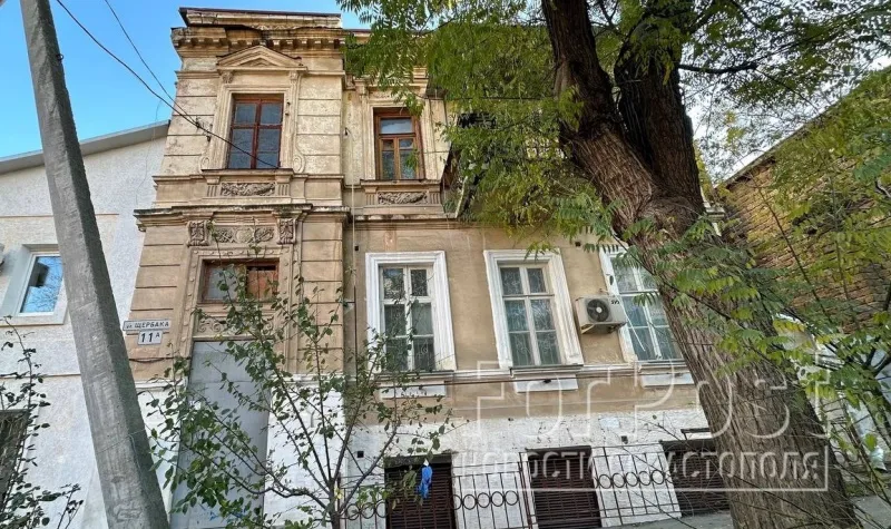 В Севастополе решают судьбу красивейшего особняка в центре города