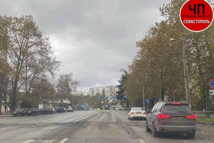 Дорогу на проспекте Острякова в Севастополе превратили в полосу препятствий
