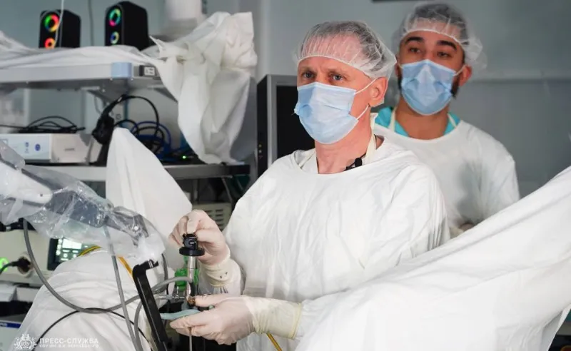 В Крыму оперировать хирургам помогает уникальный робот-ассистент