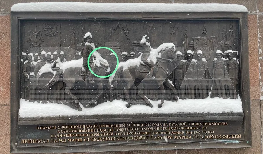 На Красной площади обезглавили коня Рокоссовского