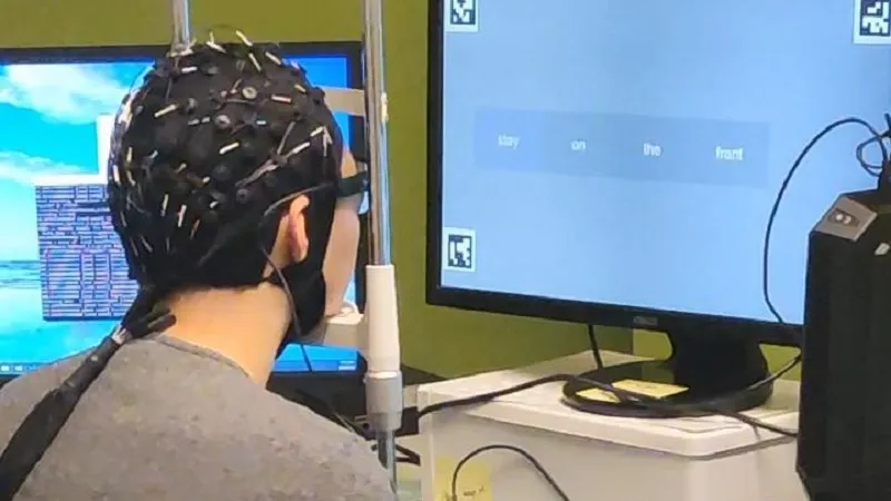 На видео показали работу первого в мире шлема для чтения мыслей