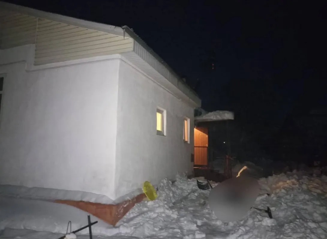 Ребёнка насмерть завалило снегом, упавшим с крыши