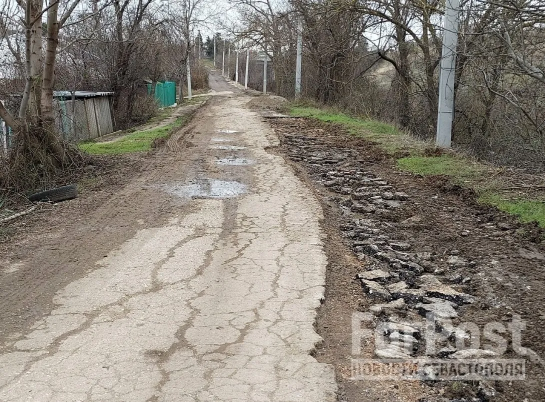В Севастополе кто-то и как-то ремонтирует дорогу 