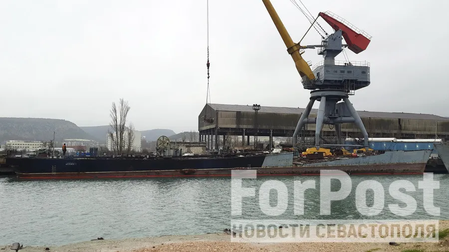 Жители Инкермана жалуются на гарь от разделки старых судов