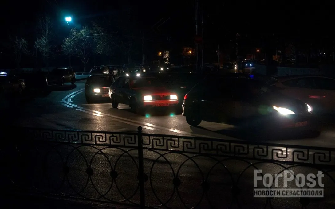 Никто не хотел освещать:  в Севастополе назначили ответственного за свет на дорогах 