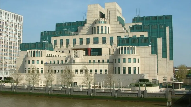 Британские шпионы пожаловались на русских соседей в Лондоне