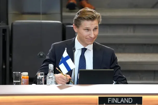 Глава Минобороны Финляндии: НАТО и Россия вступают в новую холодную войну