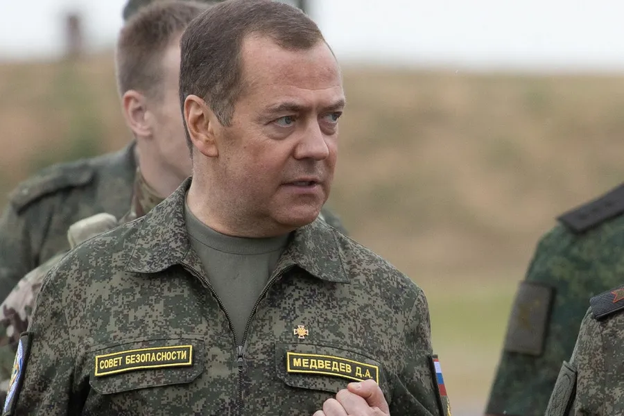 Медведев ответил на вопрос «Что по поводу переговоров в 2024-м?»