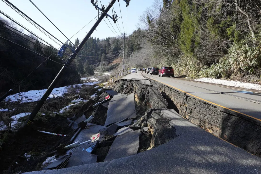 Пострадавшие при землетрясении японцы необычным способом просят о помощи