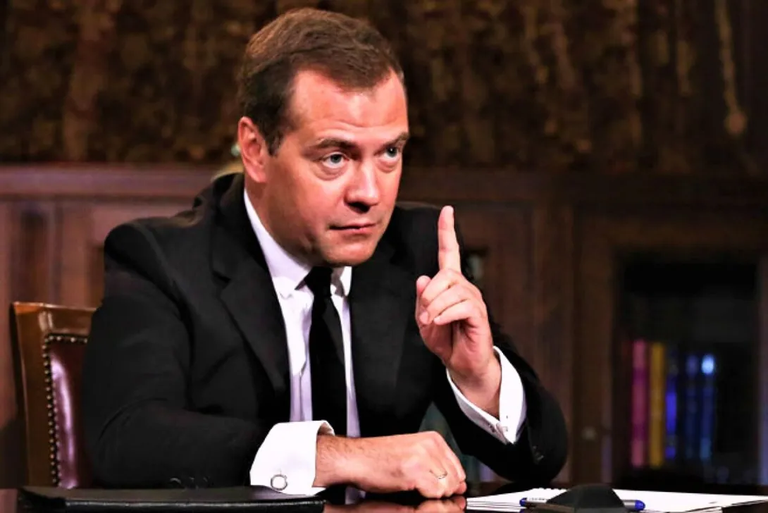 Медведев выругался матом из-за реакции Франции на действия ВСУ