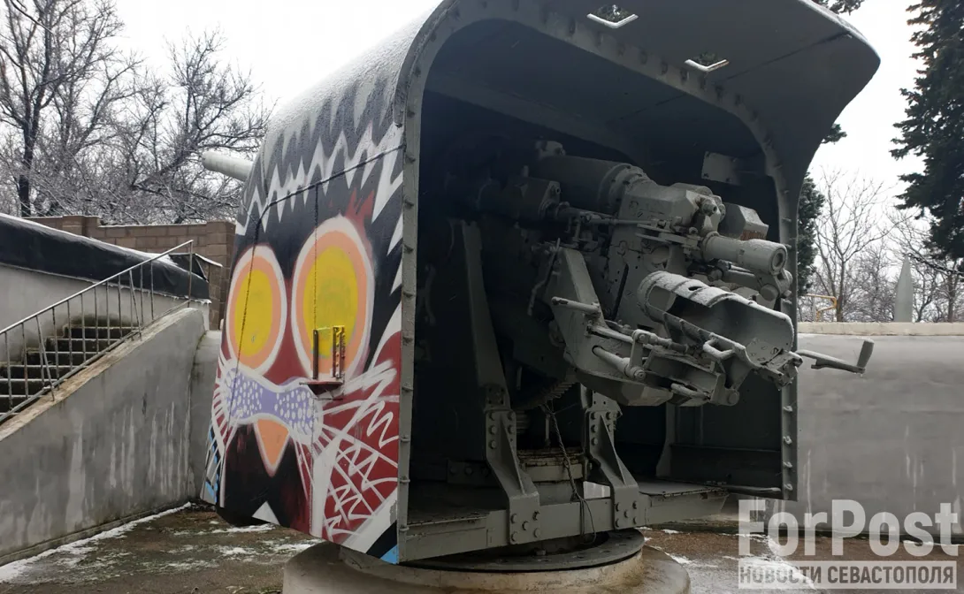 Автор граффити на 11-й батарее в Севастополе стал фигурантом уголовного дела